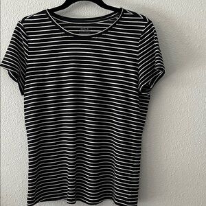 Banana Republic Black and White Striped Short Sleeve Tee Comfy
Cotton blend
Sz M